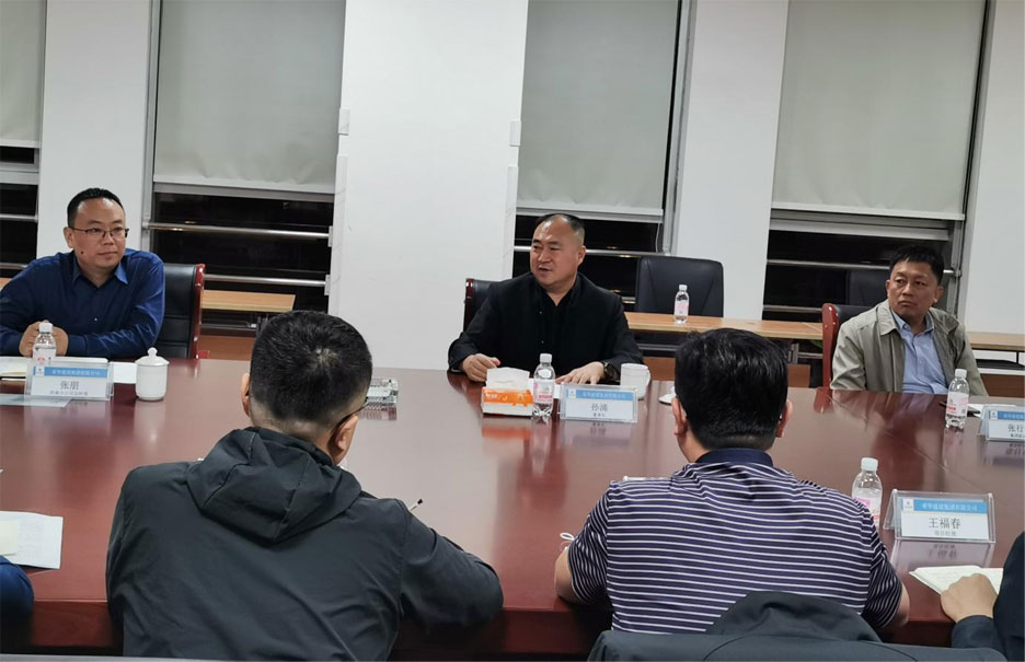孫涌董事長(zhǎng)蒞臨濟(jì)南分公司視察指導(dǎo)工作10月13日,集團(tuán)公司董事長(zhǎng)孫涌蒞臨濟(jì)南分公司視察指導(dǎo)工作,副總裁兼總工程師張行良陪同視察。 13日下午,孫涌董事長(zhǎng)來(lái)到濟(jì)南分公司駐地,與濟(jì)南分公司總經(jīng)理張朋、項(xiàng)目(圖1) 孫涌董事長(zhǎng)蒞臨濟(jì)南分公司視察指導(dǎo)工作10月13日,集團(tuán)公司董事長(zhǎng)孫涌蒞臨濟(jì)南分公司視察指導(dǎo)工作,副總裁兼總工程師張行良陪同視察。 13日下午,孫涌董事長(zhǎng)來(lái)到濟(jì)南分公司駐地,與濟(jì)南分公司總經(jīng)理張朋、項(xiàng)目(圖1)